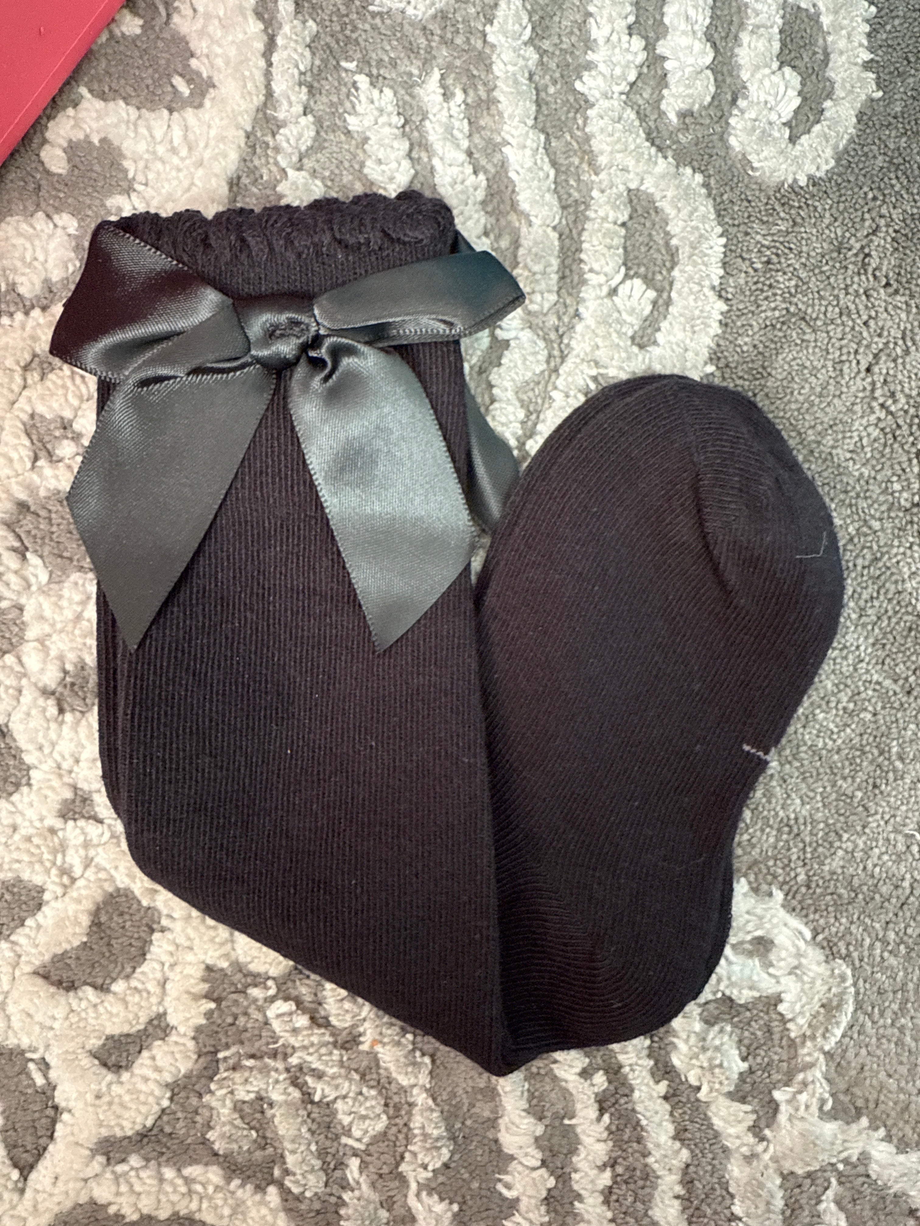 Knee socks with bow